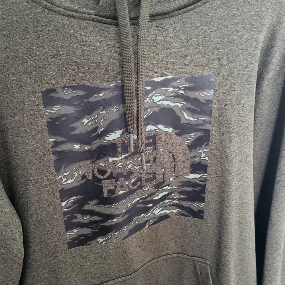 North‎ Face Men Medium Camo Green Graphic Pullover Pockets Hoodie